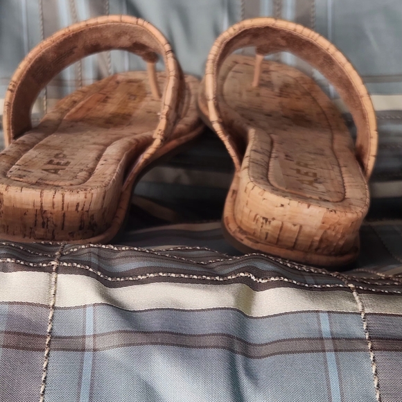Aerosoles Barry Slides Cork Women's Thong Sandals Mini Wedge Heel. Size 8.5 Med. - Picture 7 of 16